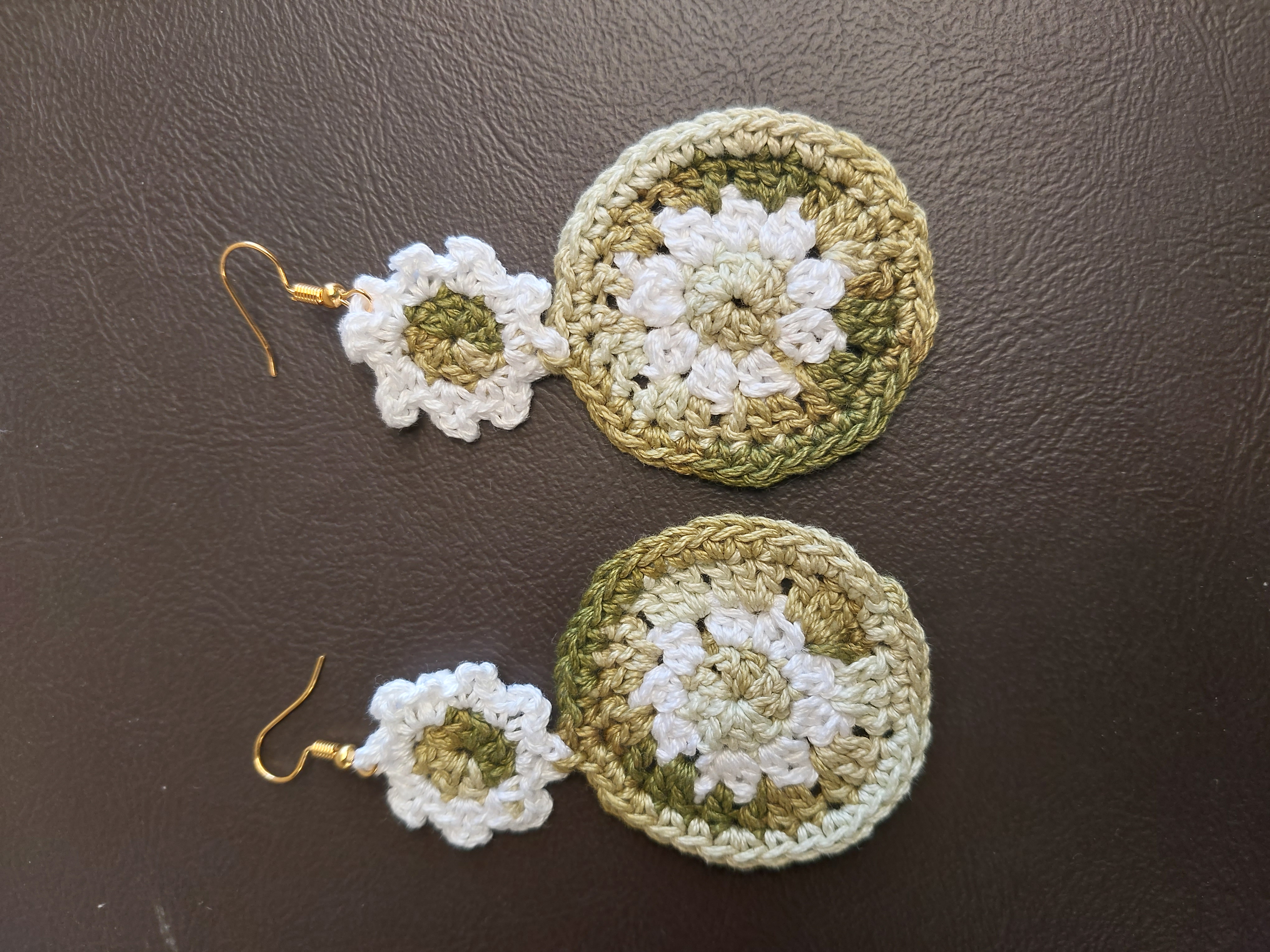  Sangria Crochet Earring